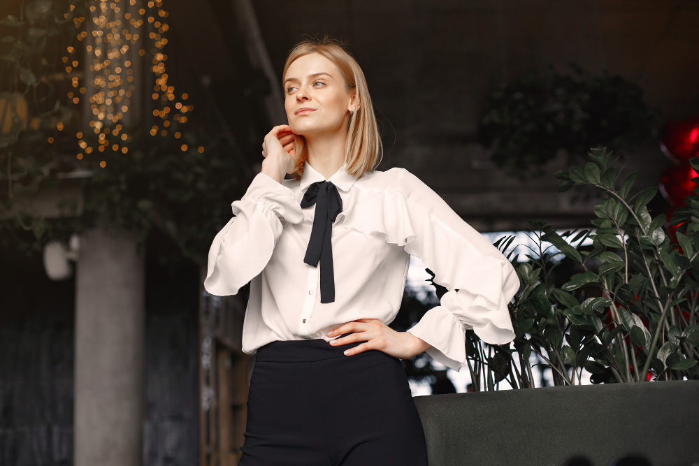 Blusa social feminina com gravata